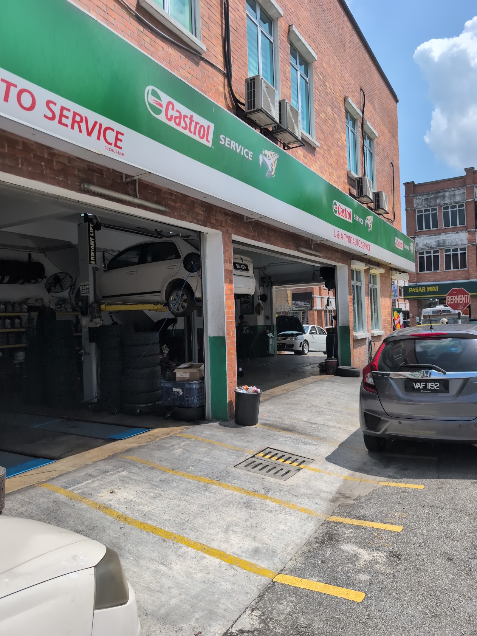 L & A Tyre Auto Car Service Center 8