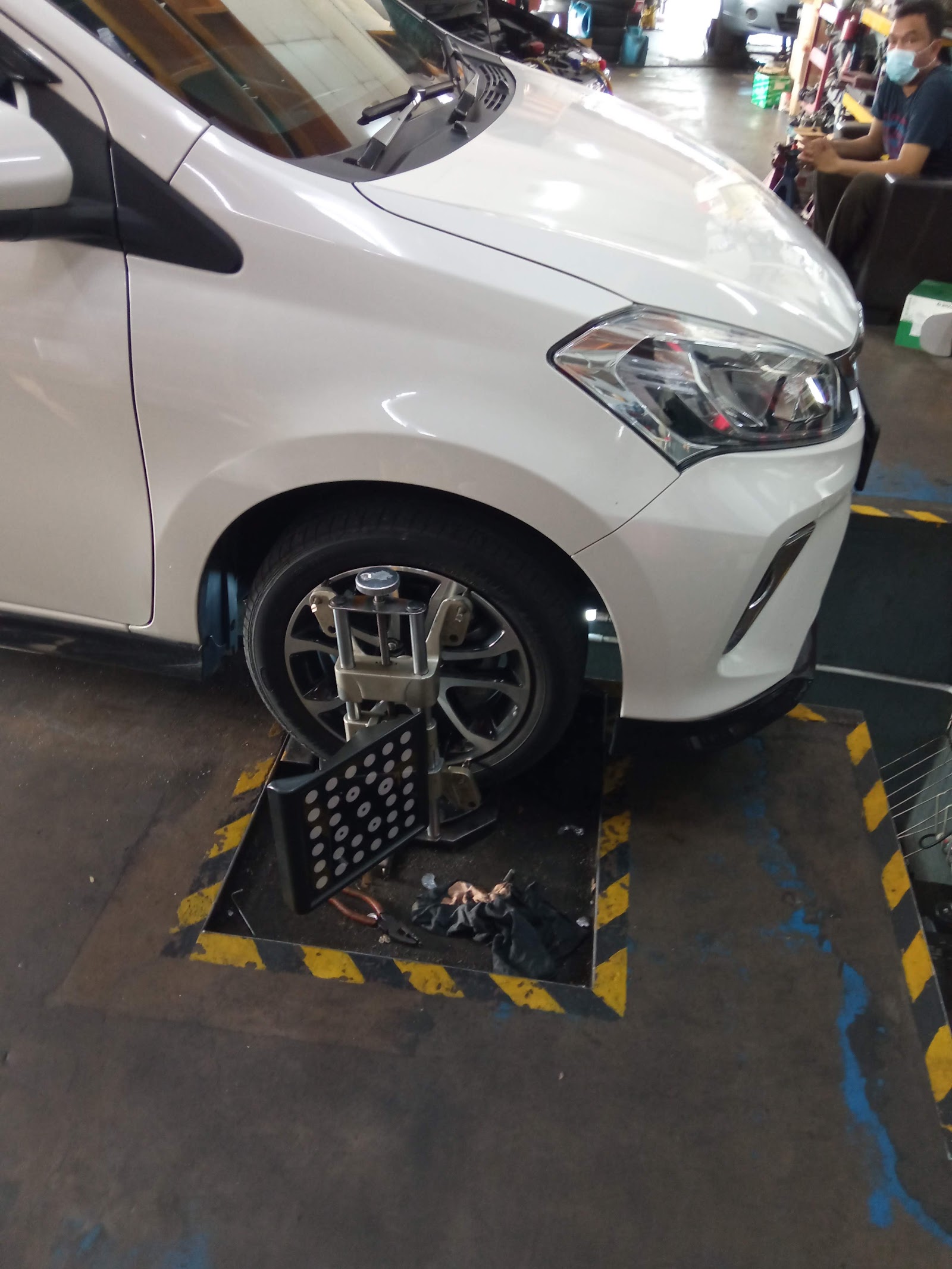 L & A Tyre Auto Car Service Center 9